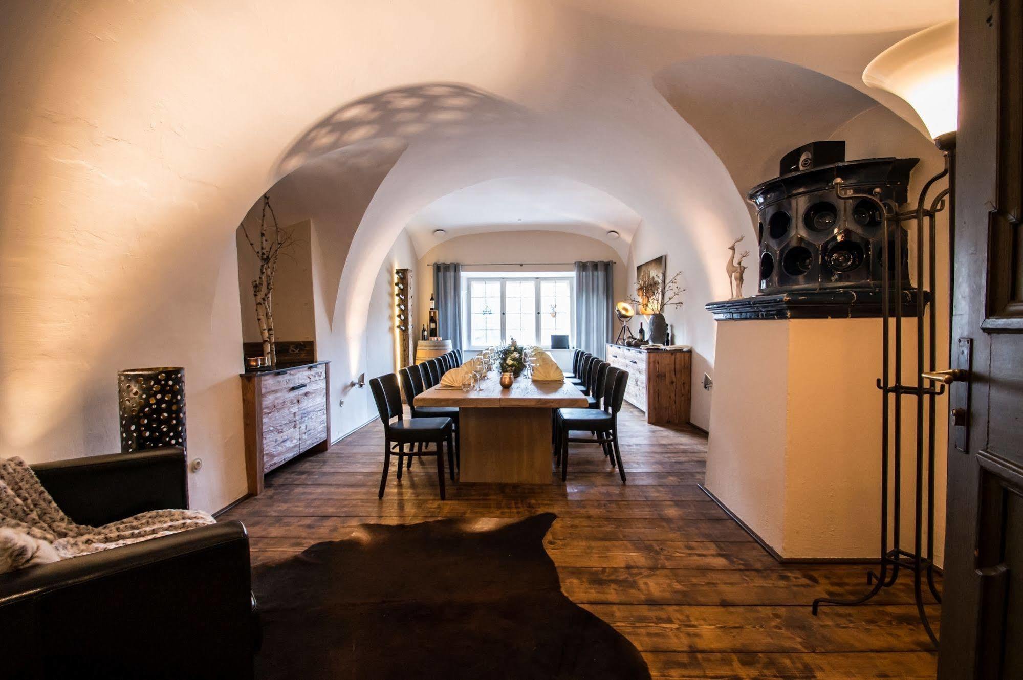 Hotel Schloss Neuburg - Hoftaferne Neuburg am Inn Kültér fotó